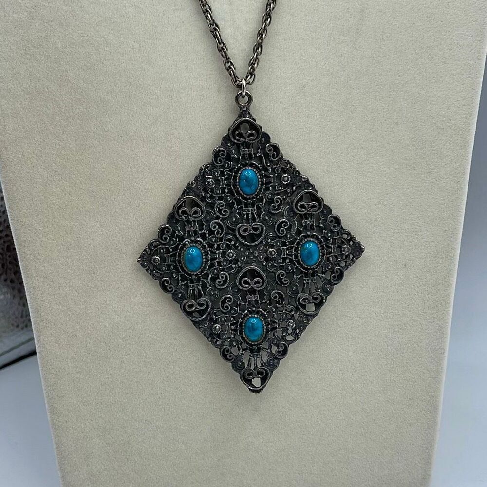 Vintage 70’s boho faux turquoise 24” necklace.